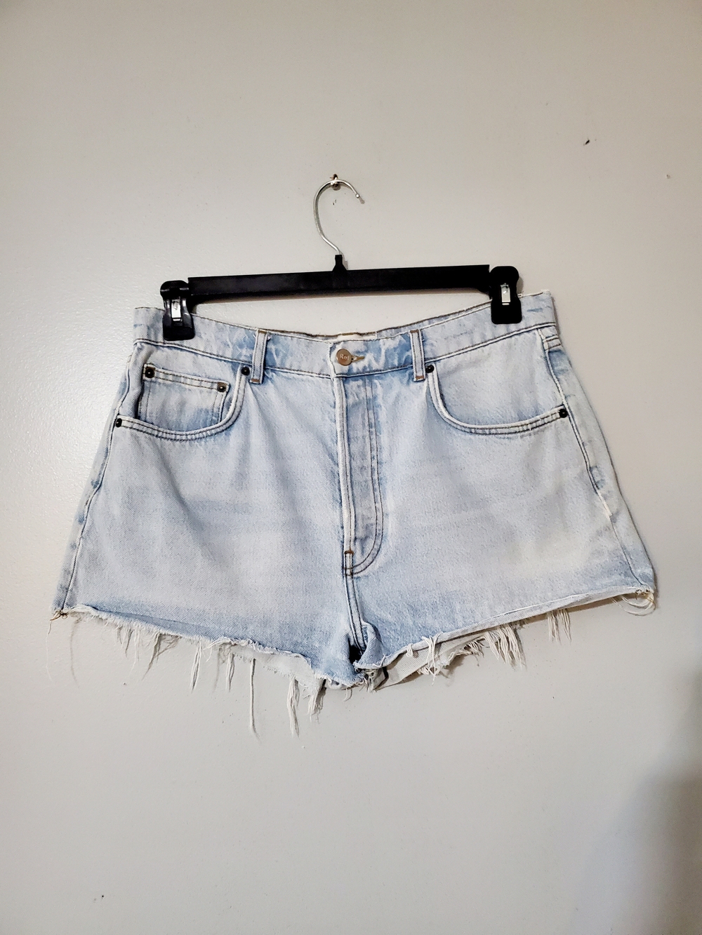 Reformation Denim Shorts Size 30 Light Wash Frayed Hem Button Fly Coastal  Boho - Picture 2 of 11